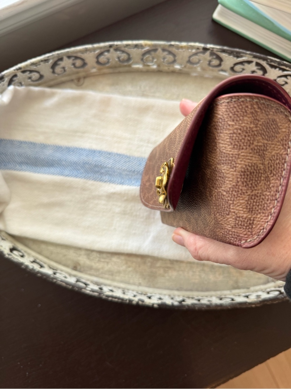 Coach Sunglasses Case with Tea Rose Turnlock & Signature Coated Canvas - Picture 7 of 15